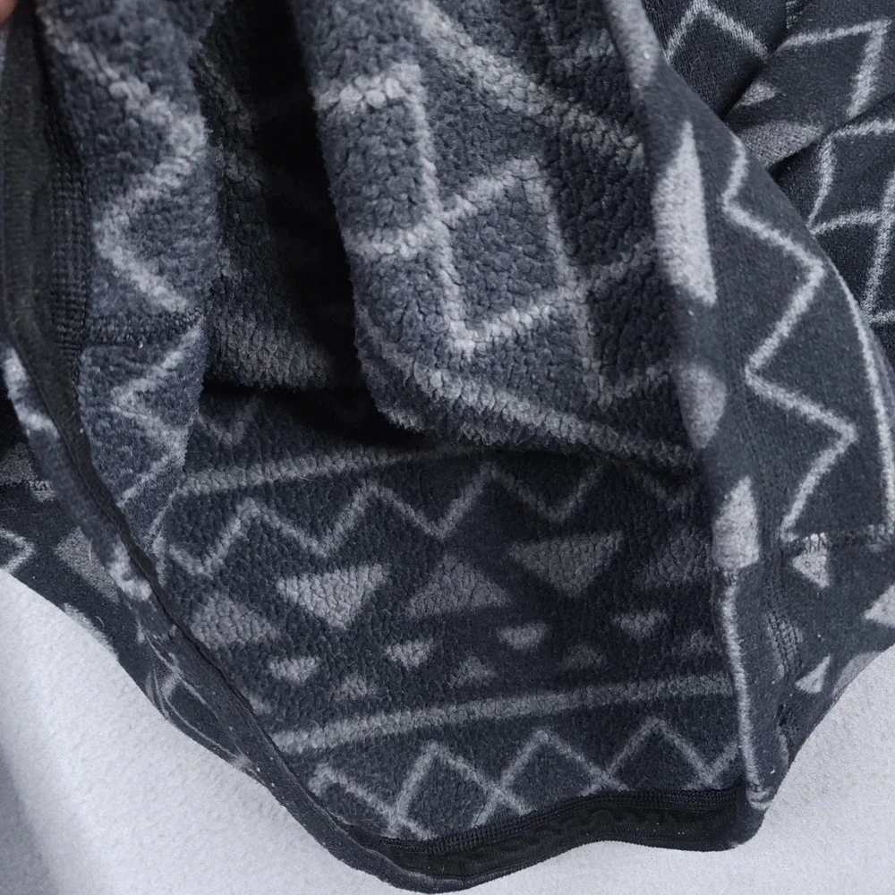 The North Face Medium Geometric Aztec Print Fleece‎ Quarter Zip Pullover Jacket